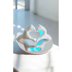 Hands Heart Skulptur Duochrome | Irisierende Deko Handzeichen | Liebe Geschenk | PLA 3D-Druck Kunstwerk | Modernes Regal