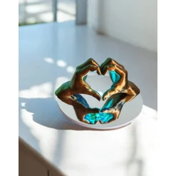Hands Heart Skulptur Duochrome | Irisierende Deko Handzeichen | Liebe Geschenk | PLA 3D-Druck Kunstwerk | Modernes Regal