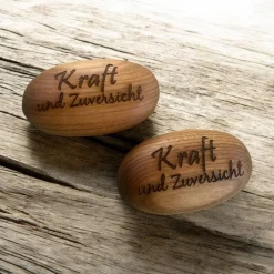 Handschmeichler aus Holz mit individueller Gravur – Dein einzigartiges Naturprodukt