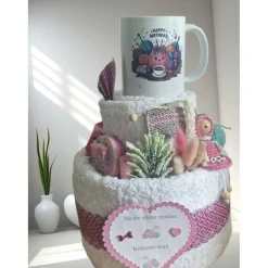 Handtuchtorte Geschenk Geburtstag personalisiert mit Tasse & Wellness – originelle Überraschung für Frauen