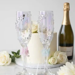 Handverzierte Champagnergläser „Nova Petal“ – exklusive Hochzeitsgläser mit Blütenakzenten