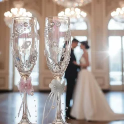 Handverzierte Champagnergläser „Nova Petal“ – exklusive Hochzeitsgläser mit Blütenakzenten