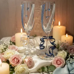 Handverzierte Hochzeitsgläser Blau Weiß mit Perlen & Herzdekor – 2er-Set