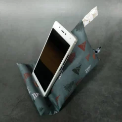 Handykissen / Sitzsack METALLIC CHRISTMAS TREES - Smartphonestütze, Handyhalterung, Kirschkernfüllung | RÄUBERKIND