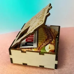 Hanuta Geschenkbox Holz – Liebevoll graviert, nachhaltig & wiederverwendbar – Perfekt für Geburtstag,Ostern & Silvester