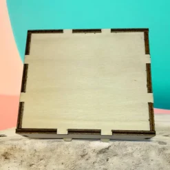 Hanuta Geschenkbox Holz – Liebevoll graviert, nachhaltig & wiederverwendbar – Perfekt für Geburtstag,Ostern & Silvester