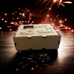 Hanuta Geschenkbox Holz – Liebevoll graviert, nachhaltig & wiederverwendbar – Perfekt für Geburtstag,Ostern & Silvester