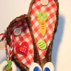 Hase Dekohase BAYERNHASERL handgefertigte Künstler-Figur Geschenk für Bayern-Fans Geldgeschenk bayerisch