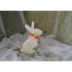 Hase weiß mit Samtschleife in orange und Papierblumen
