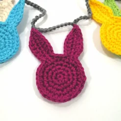 Hasen-Girlande Osterhasen in zuckersüßen Bonbonfarben gehäkelt