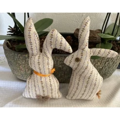 Hasenpaar aus geblümtem Baumwollstoff, genähte Hasen im Set für Frühjahrs- und Osterdekoration