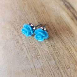 hellblaue Blumen Ohrringe silberfarbe Ohrstecker
