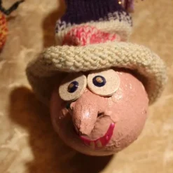 Herbstdeko KUGELHEXEN– Handgemachte Hexen aus Kunststoffkugeln für Deine Halloweenparty Fliegenpilz