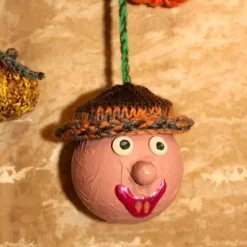 Herbstdeko KUGELWICHTEL KÜRBIS Handgemachte Wichtel aus Kunststoffkugeln für Deine Herbstdekoration