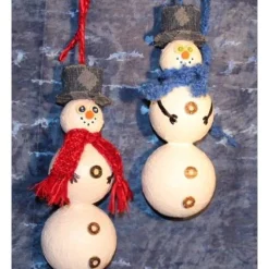 Herbstdeko SCHNEEMANN-DUO ROT/BLAU 2er Set Handgemachte Hängedeko aus Kunststoffkugeln für Deine Winterdeko