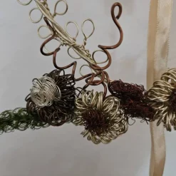 Herbstdekoration, Herz zum Aufhängen aus Aluminiumdraht. 24 x 24 cm