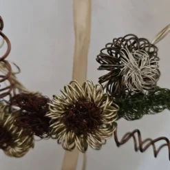 Herbstdekoration, Herz zum Aufhängen aus Aluminiumdraht. 24 x 24 cm