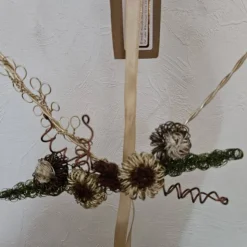 Herbstdekoration, Herz zum Aufhängen aus Aluminiumdraht. 24 x 24 cm