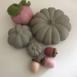 Herbstzeit - Kürbiszeit Großer Kürbis aus Beton, grau, Durchmesser 12,5 cm