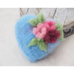 HERZ * FILZHERZ * ZUR DEKORATION * FRÜHLING * 100 % WOLLE * HANDGEARBEITET * HELLBLAU/ROSA * Produkt #711348