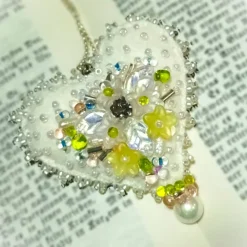 Herz Anhänger handgemacht mit Barockperlen – Brautschmuck im Boho Ibiza Stil, Unikatschmuck handbesti