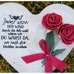 Herz aus Beton mit Schriftzug Kunstrose Grabschmuck Trauer Grabgesteck Grabherz