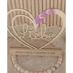 Herz aus Birkenholz mit gravierten Ständer und Inschrift Glasstein