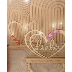 Herz aus Birkenholz mit gravierten Ständer und Inschrift Glasstein