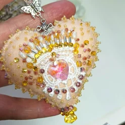 Herz beidseitig bestickt Schlüssel zum Herzen mit Barockperlen – romantische Deko apricot Handarbeit