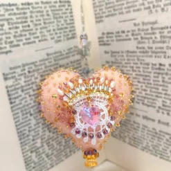 Herz beidseitig bestickt Schlüssel zum Herzen mit Barockperlen – romantische Deko apricot Handarbeit