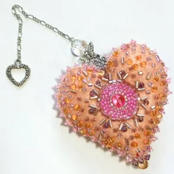 Herz beidseitig bestickt Unikat Blumenstrauß und Schleife – Kinderzimmer Deko in orange pink Handarbeit