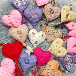 Herz beidseitig bestickt Eule Tropfenperlen – beige creme Deko Handarbeit