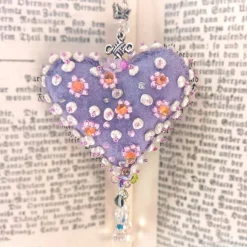 Herz Mini flieder lila beidseitig mit Blüten bestickt Blumen Biwaperlen –  Deko Handarbeit