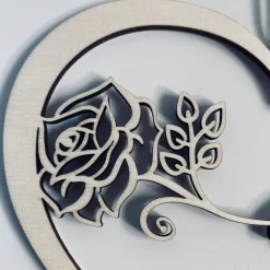 Herz mit Rose und Love Schriftzug, Holzherz als Hochzeitsdekoration oder Geschenk zum Valentinstag