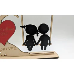 Herzensschaukel 2 – Personalisiertes 3D-Holzdisplay mit beweglichen Elementen & Gravur