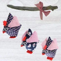 Hühner 3er Set Deko – Stoffhühner Ostertisch Blau Blumen – Osterdeko - la miscela