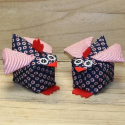 Hühner Set Deko Happy Easter – Duo Stoffhühner Blau Blumen Osterdeko Tisch