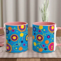 Hippie-Tasse im 70er Jahre Vintage Retro-Style mit bunten Ornamenten – Spülmaschinenfest