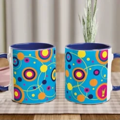 Hippie-Tasse im 70er Jahre Vintage Retro-Style mit bunten Ornamenten – Spülmaschinenfest