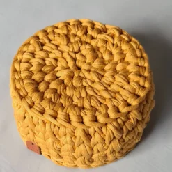 Häkelkörbchen, Osternest aus goldgelbem Textilgarn gehäkelt