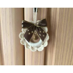 Häkelkränzchen weihnachtlich dekoriert in beige mit brauner Schleife von Hobbyhaus