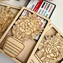 Hülle für Geschenkgutschein „Blumenvase“ Variante A | Muttertag | Wunschgutschein | Holz | Geldgeschenk I Geburtstag