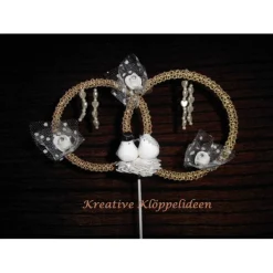 Hochzeitsdekoration Blumenstecker in Ringform mit Klöppelarbeit