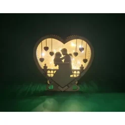 Hochzeitsherz beleuchtet, mit der Silhouette eines Brautpaar, personalisierbar mit Namen und Daten