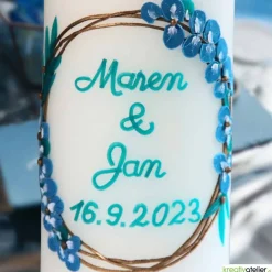 Hochzeitskerze in Elfenbein mit goldenen Ringen und Eukalyptus, personalisierbar, edle Hochzeitsdeko