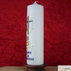 Hochzeitskerze mit Enzian-Kreuz, personalisierbar, elfenbein mit goldenen Trauringen und Blütenranke, Hochzeitsdeko