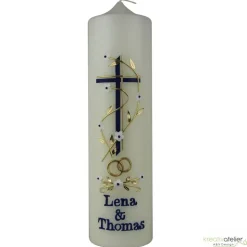 Hochzeitskerze mit Enzian-Kreuz, personalisierbar, elfenbein mit goldenen Trauringen und Blütenranke, Hochzeitsdeko
