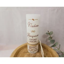 Hochzeitskerze mit/ohne Teelichteinsatz in weiß-braun mit Spitzenband, Jute und Perlen - Personalisiert