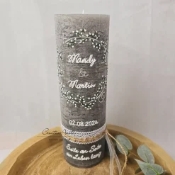 Hochzeitskerze Rustik anthrazit - zarter Blütenkreis weiß-silber Schleierkraut mit Trauspruch