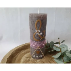 Hochzeitskerze Rustik braun mit &-Zeichen in mattem Gold - personalisiert